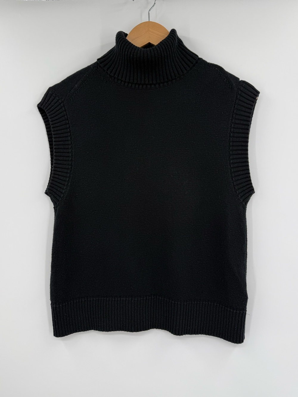 Everlane Organic Cotton Sleeveless Turtleneck Sweater Vest | Black | XS
